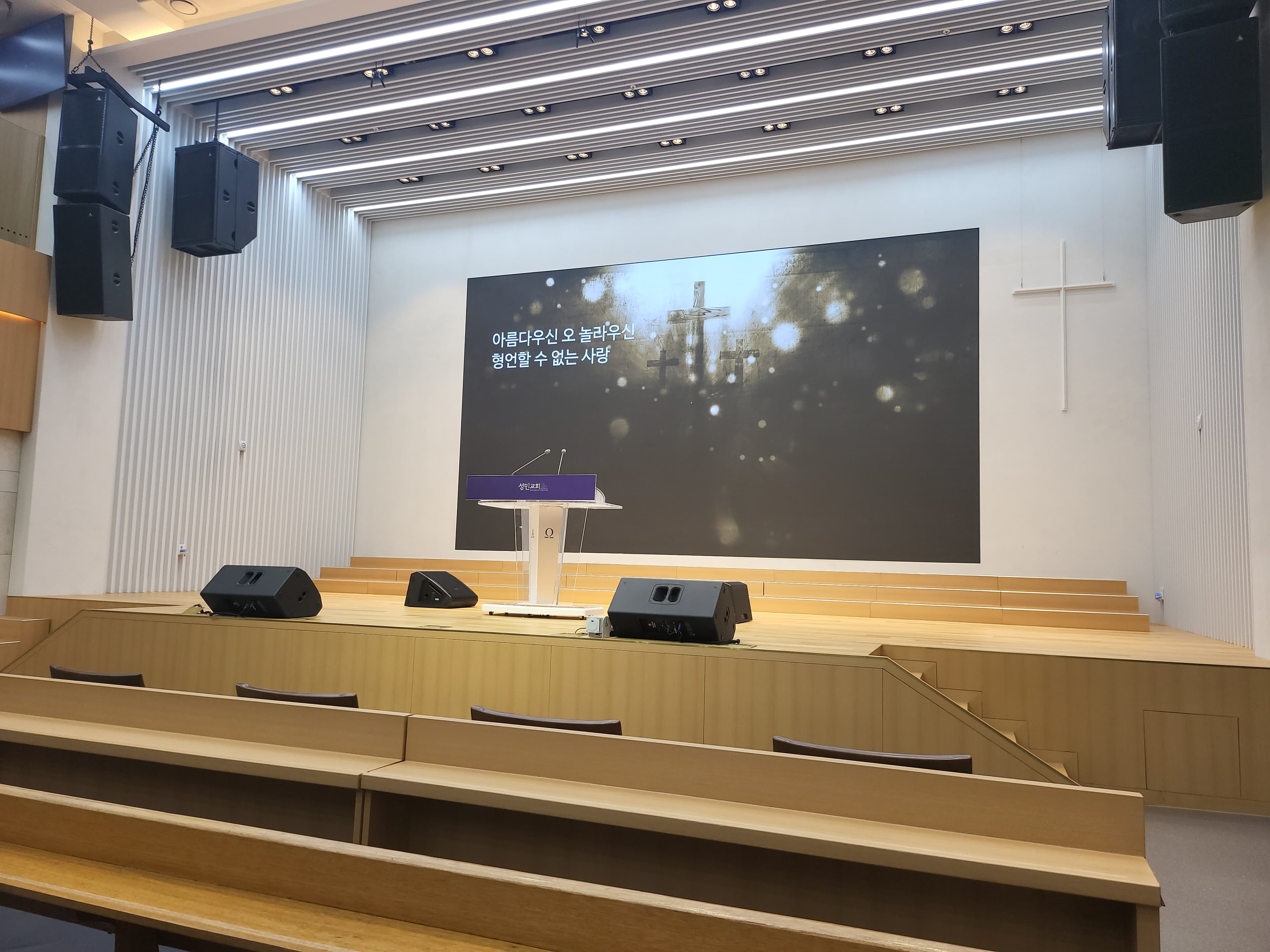 교회 예배본당 리모델링 - 45년 누수 해결과 현대적 예배공간